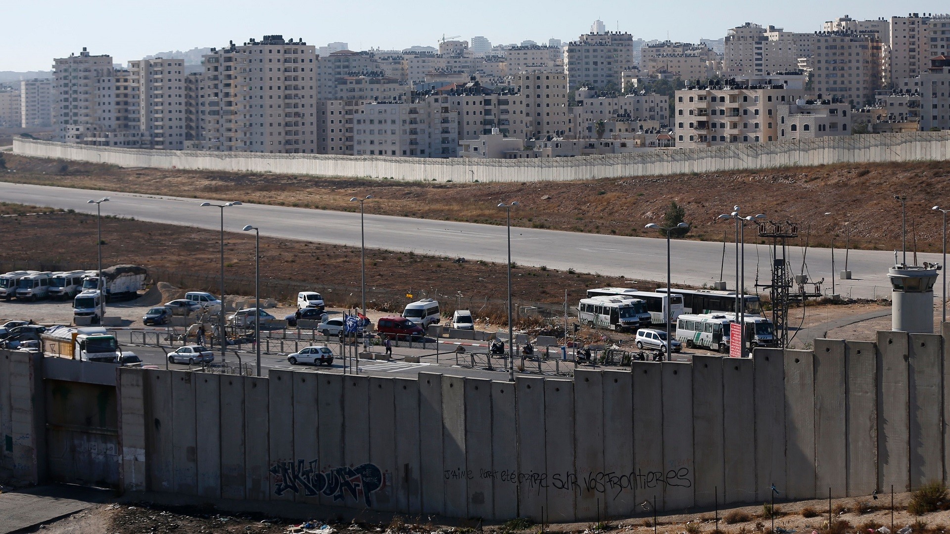 وزير إسرائيلي يقترح: فليكن مطار قلنديا مشترك للفلسطينيين واليهود
