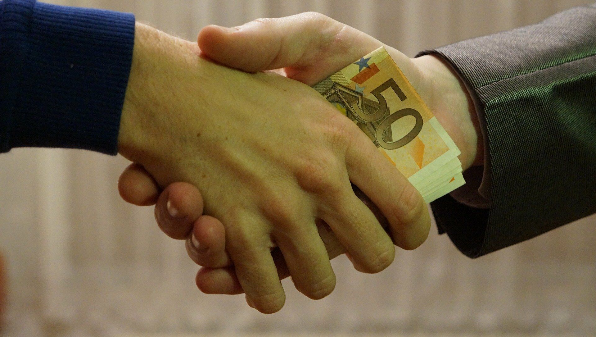 تقرير: الرشاوي في روسيا تبتلع نحو 90 مليار دولار